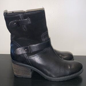 Clarks Leather and Suede Stacked Heel‎ Boots.  Size 10.
